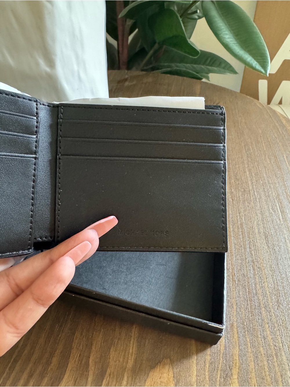Michael Kors Men’s Slim Billfold Wallet - Black - Picture 4 of 5